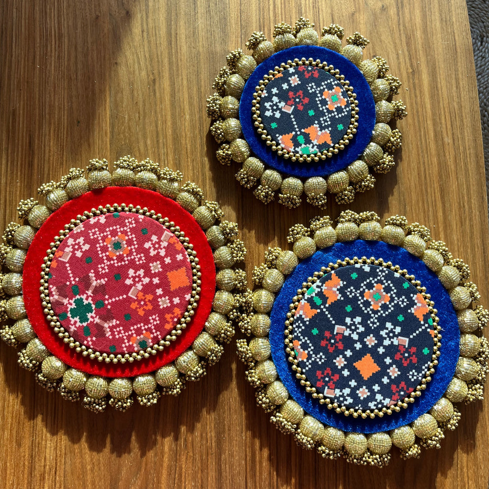 Reversible Round Placemat (Set of 3) - Red/Blue Patola