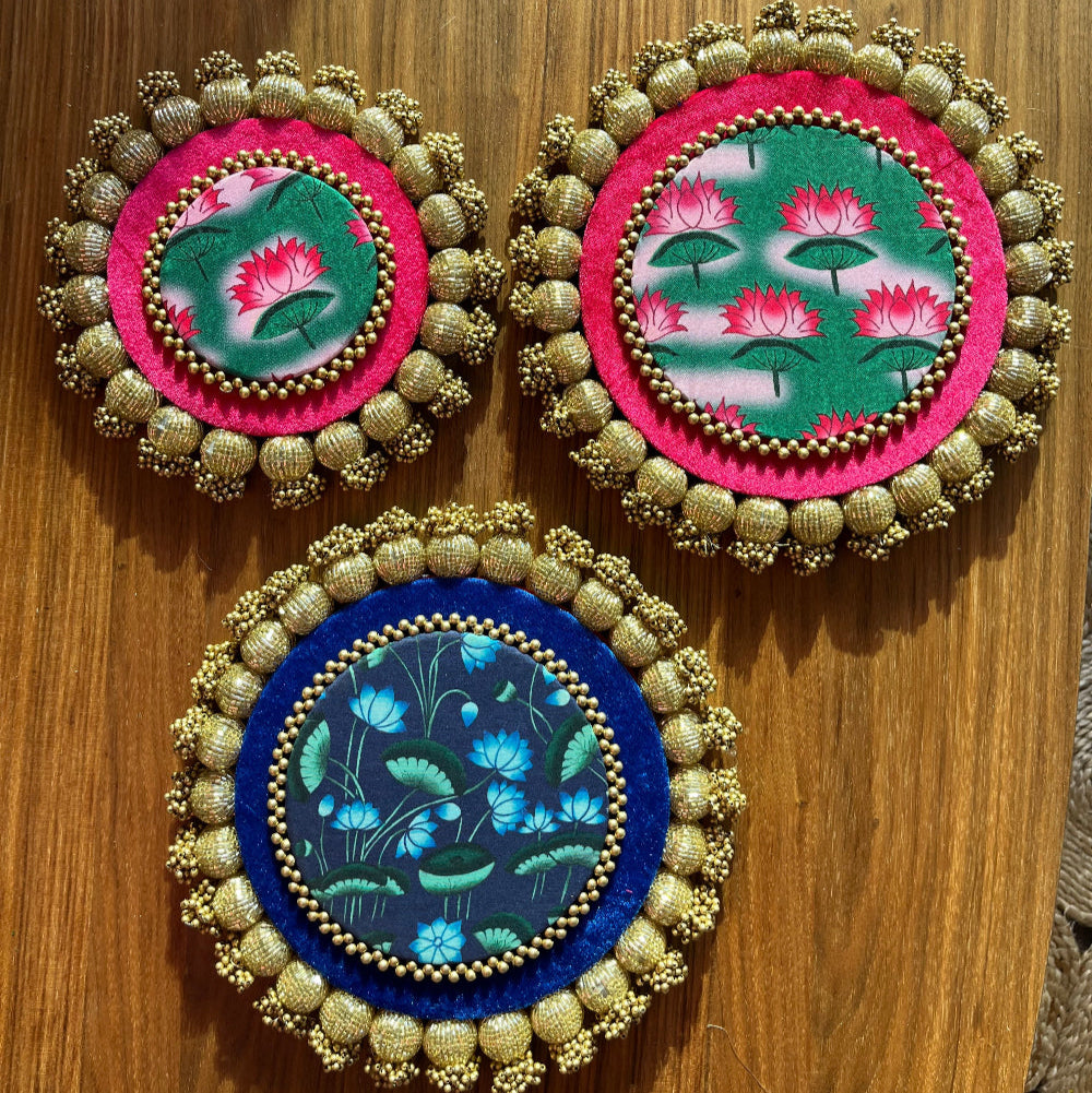Reversible Round Placemat (Set of 3) - Blue/Pink Pichwai