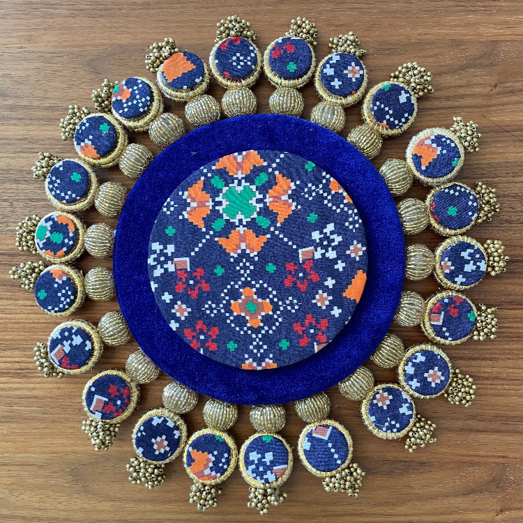 Reversible Placemat with side roundlettes (14 Inch) - Red/Blue